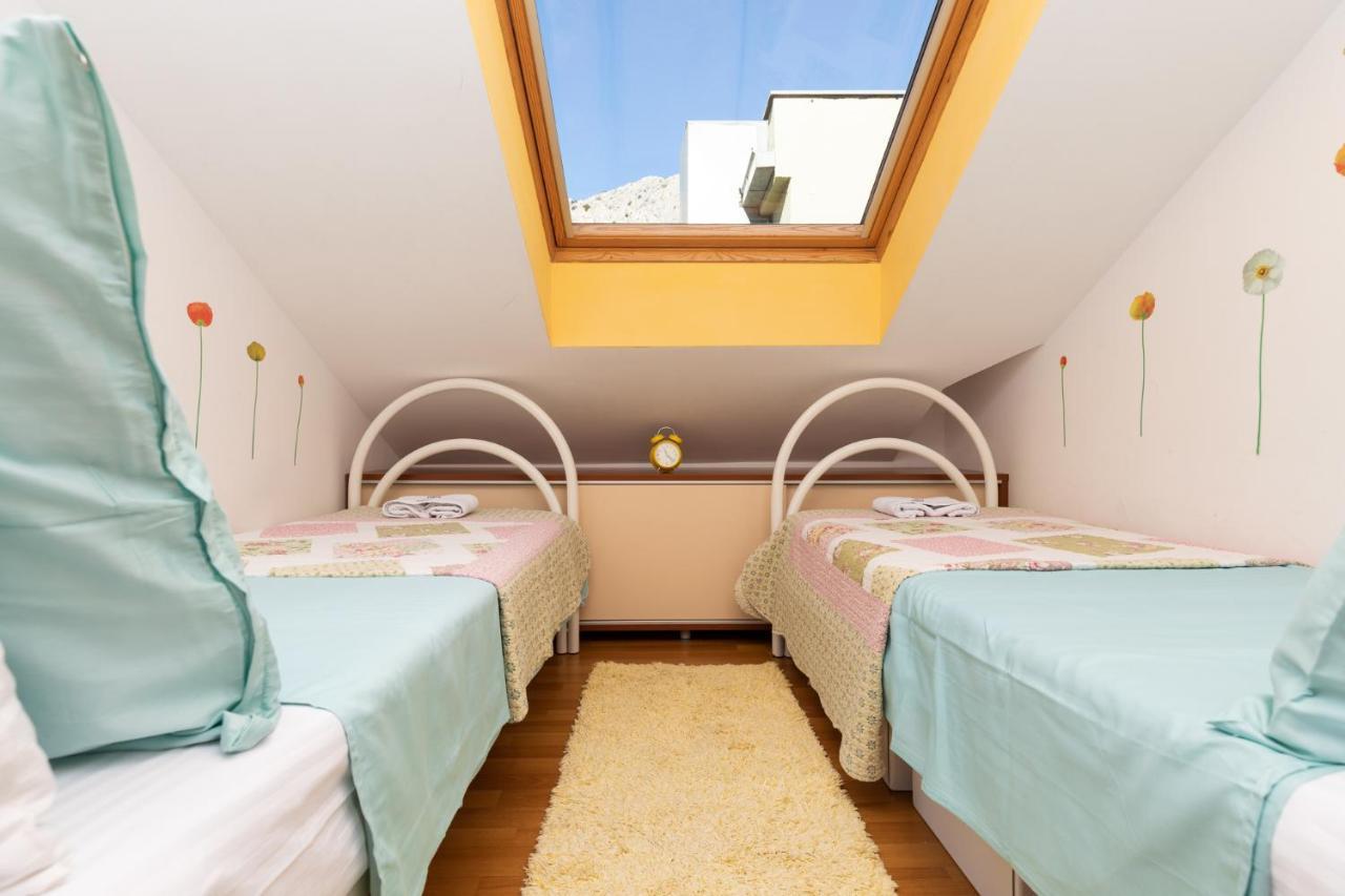 Apartman Monika Omiš Buitenkant foto