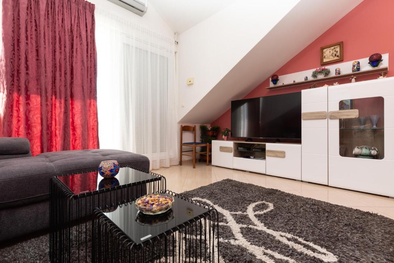 Apartman Monika Omiš Buitenkant foto
