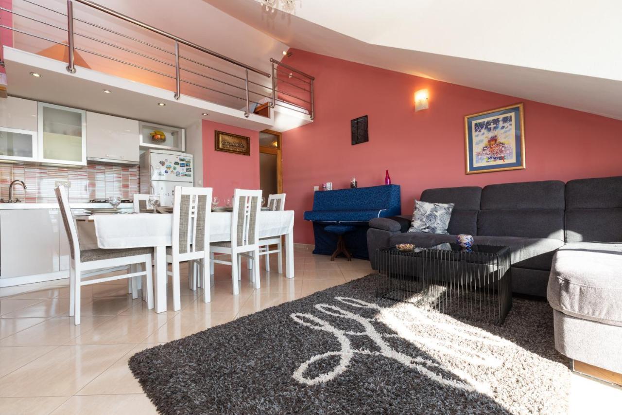 Apartman Monika Omiš Buitenkant foto