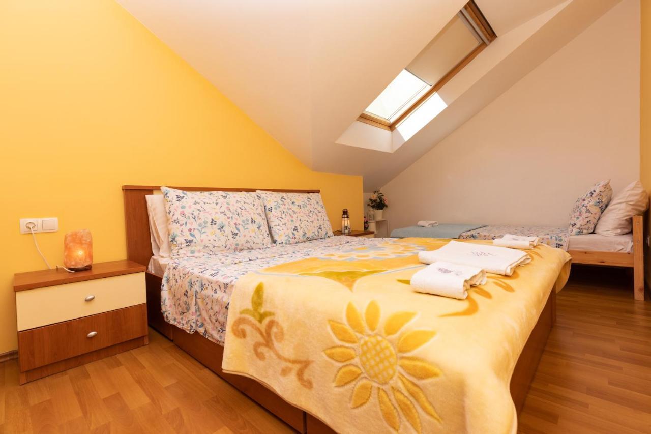 Apartman Monika Omiš Buitenkant foto
