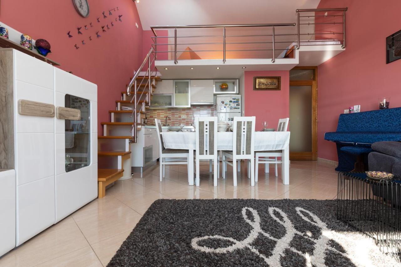 Apartman Monika Omiš Buitenkant foto